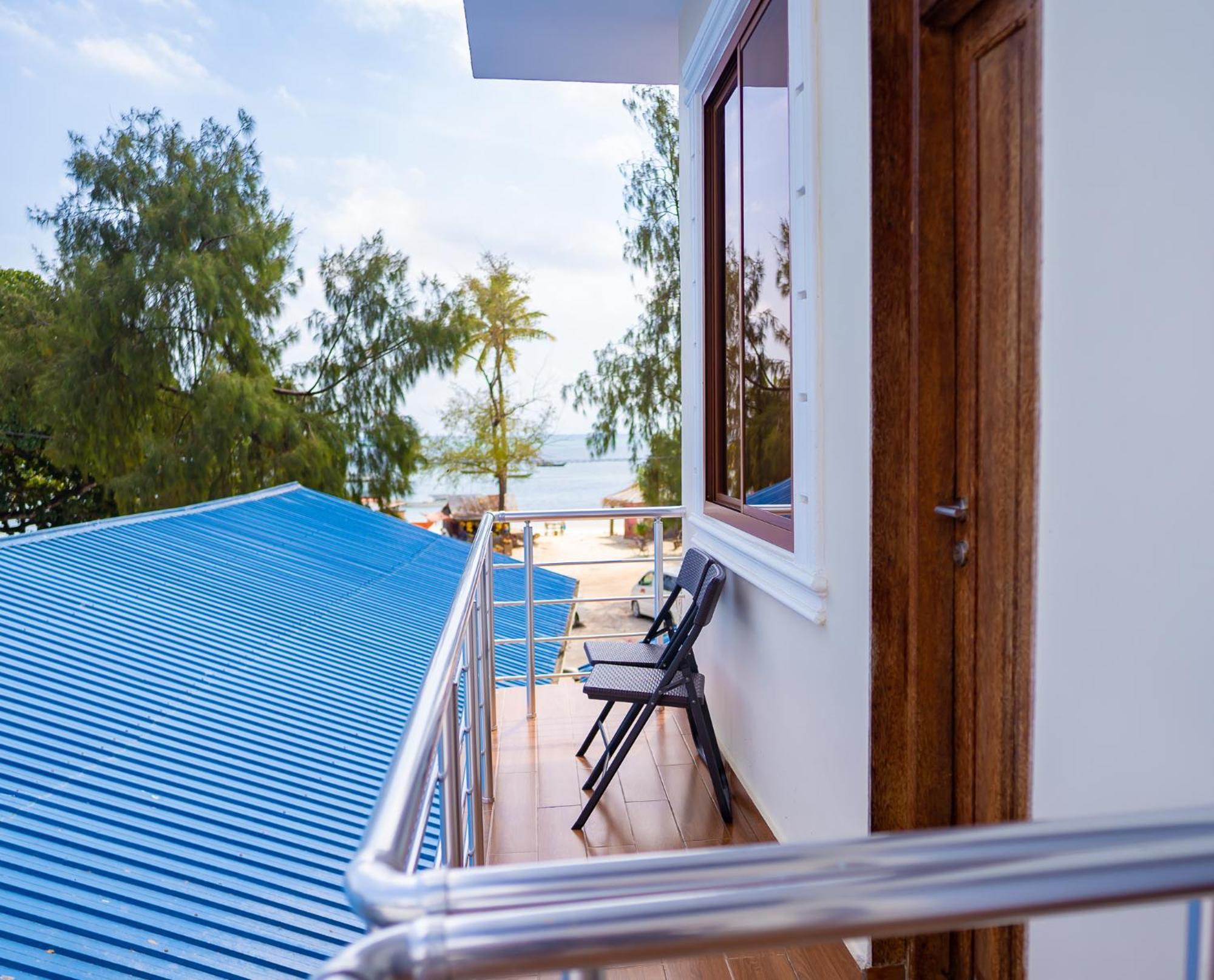 Aurora Beach Hotel Нунгви Экстерьер фото