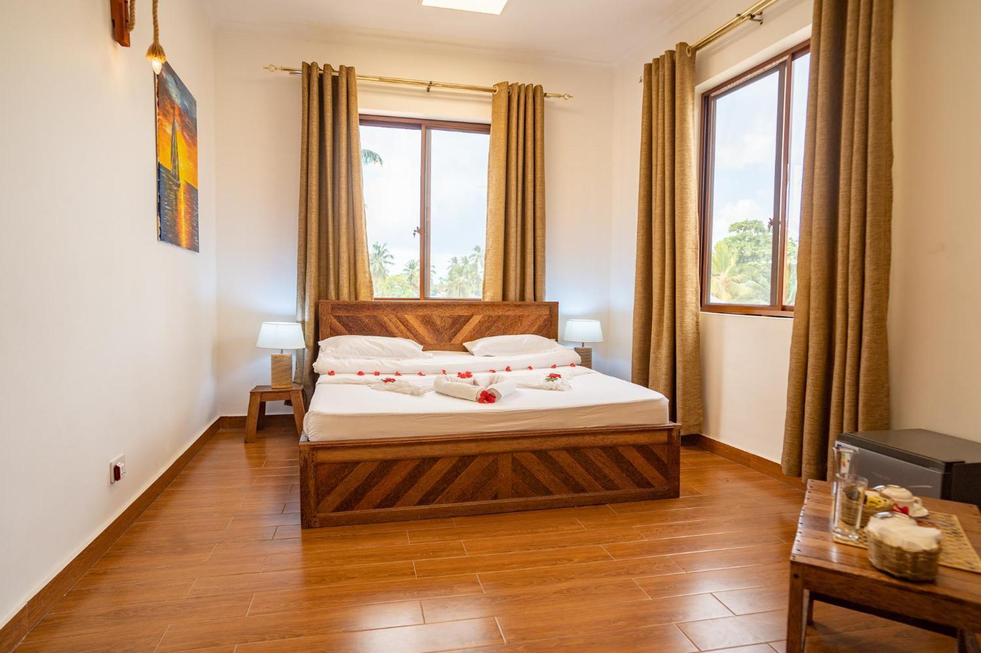 Aurora Beach Hotel Нунгви Экстерьер фото